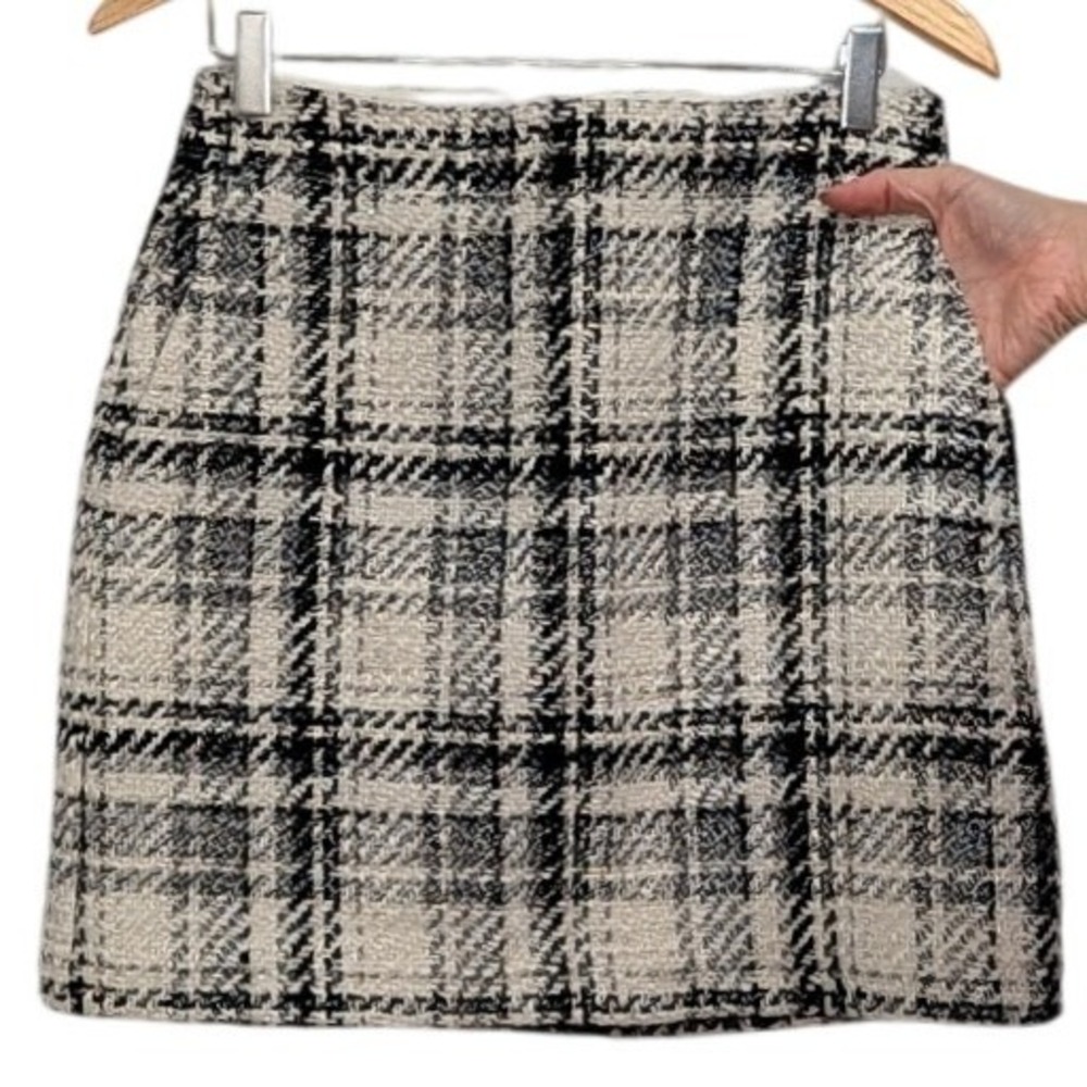 LOFT Mini Skirt White Black Plaid Boucle Wool Blend Metallic - 4 - Picture 4 of 7